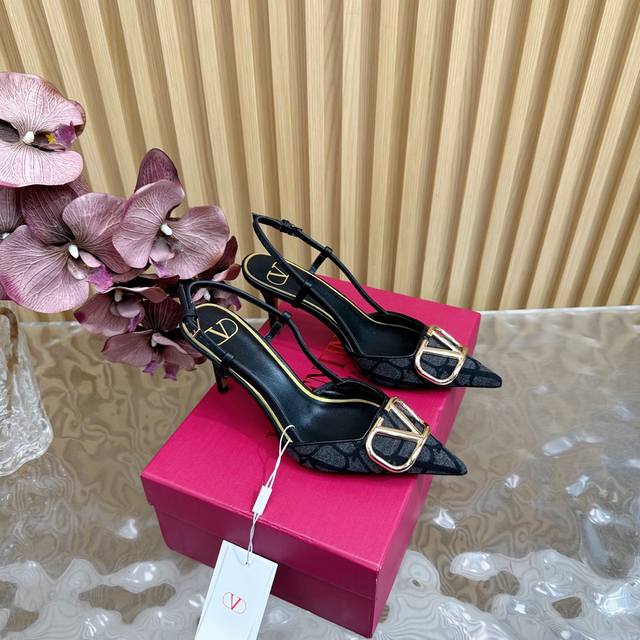 2025 Catwalk Style High Version Valentino High Heel Embroidered Fabric Sandal