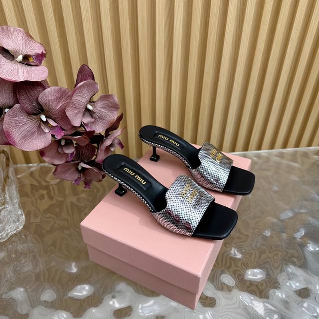 miu Miu New Bow-Knot Girl Slippers Series Is Newly Launchedmiumiu The Latest
