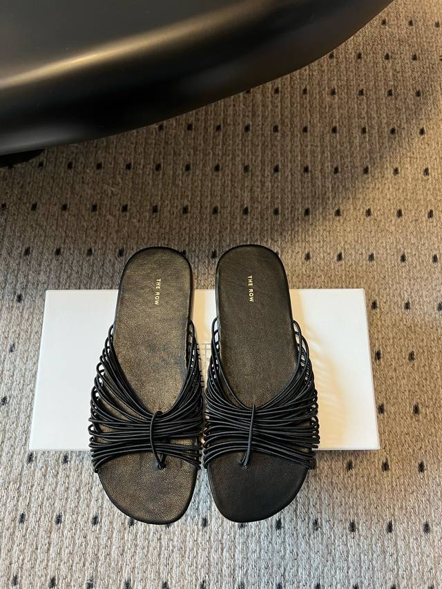 the Row 25Ss Woven Flat Slippers The Flexible Thin Ropes Are Interwoven Like