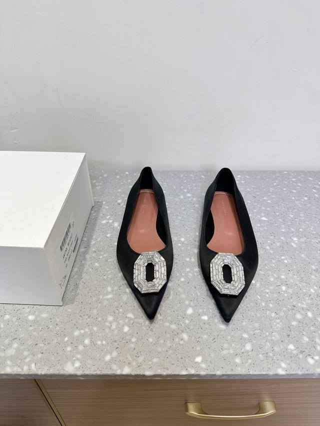 amina Muaddi Amina 25Ss New Spring And Summer Pointed Flat Shoes Are The Drea