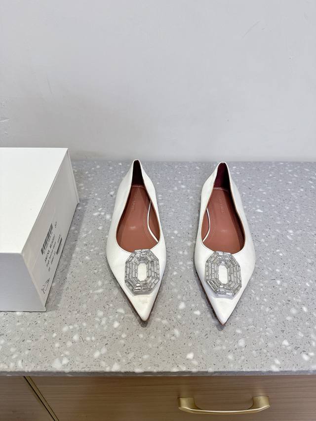 amina Muaddi Amina 25Ss Spring And Summer New Pointed Flat Shoes Are The Drea