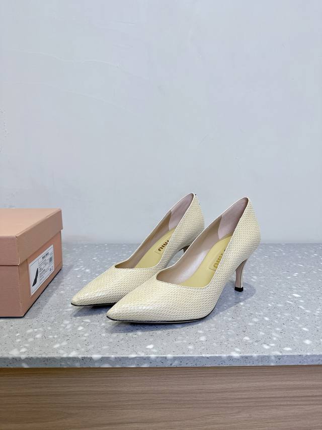 miumiu Miu Miu 25Ss New Spring And Summer Retro Pointed High-Heeled Shoes Fre
