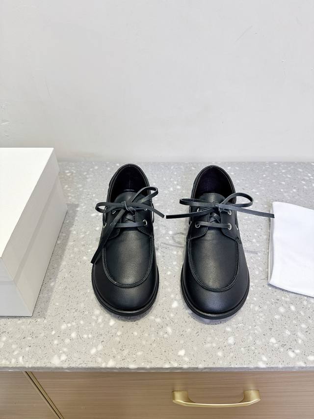 the Row, A Niche Fashion Brand, 25Ss, New Spring And Summer Round-Toed Lace-U