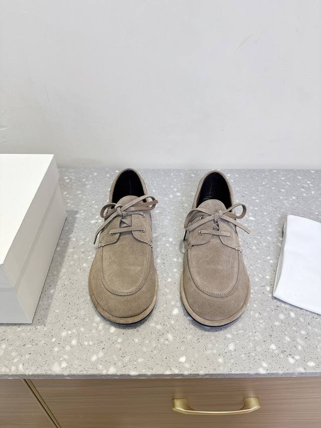 the Row, A Niche Fashion Brand, 25Ss, New Spring And Summer Round-Toed Lace-U