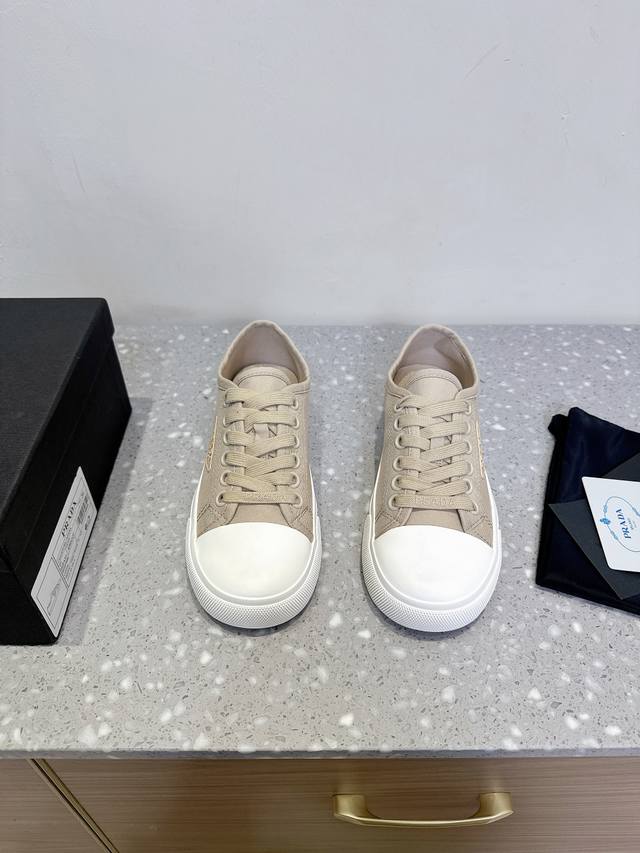 prada Prada 25Ss New Spring And Summer Round-Toed Canvas Shoes Technological