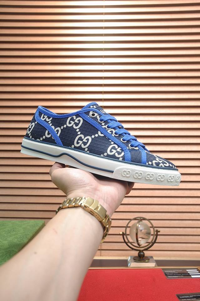 Adidas Gazelle series casual shoes are classic sports shoes for men and women. T