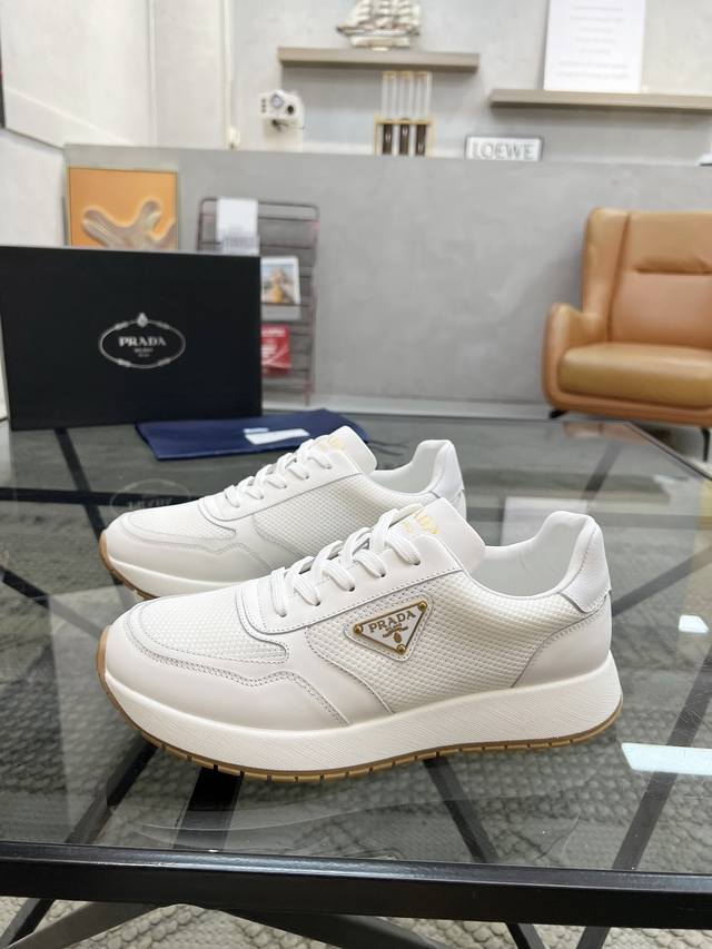 Nike Blazer Low '77 Jumbo, a gripper shoe, reinvents a classic streetwear favori