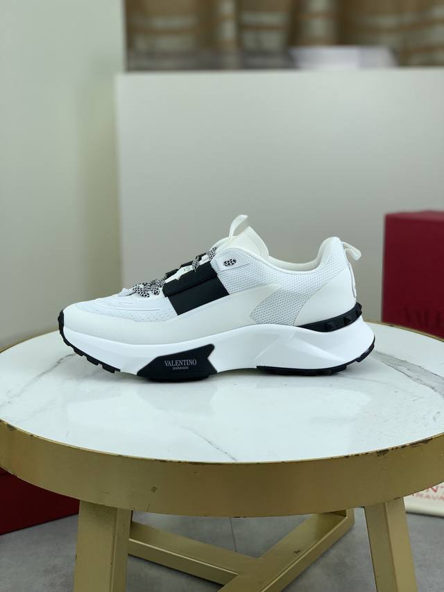 Nike Vomero 18 Thick-soled Heightened Daddy Sports Running Shoes. The new Vomero