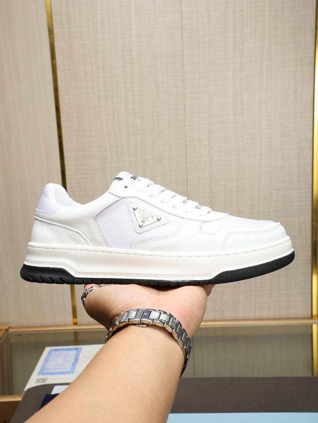 Original quality perforated Brand: Dior women's Color: black Buckle: gold Buckle