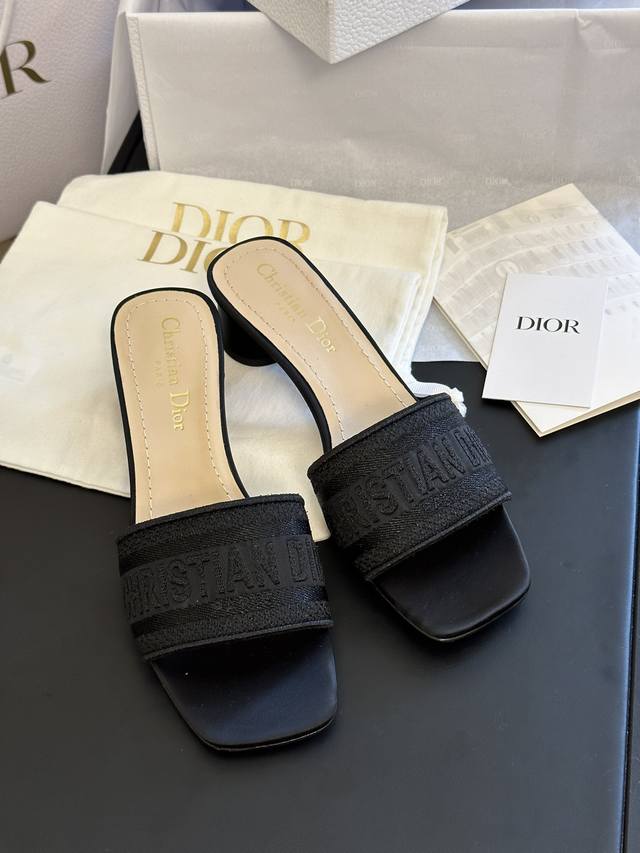 Dio men's and women's original new product. The belt body is made of double-side