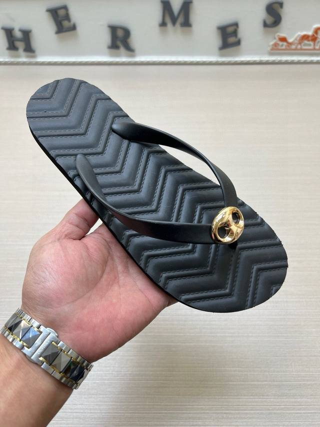 Hot item.. Simple and elegant.. Men's chest bag is on the market. Originally mad