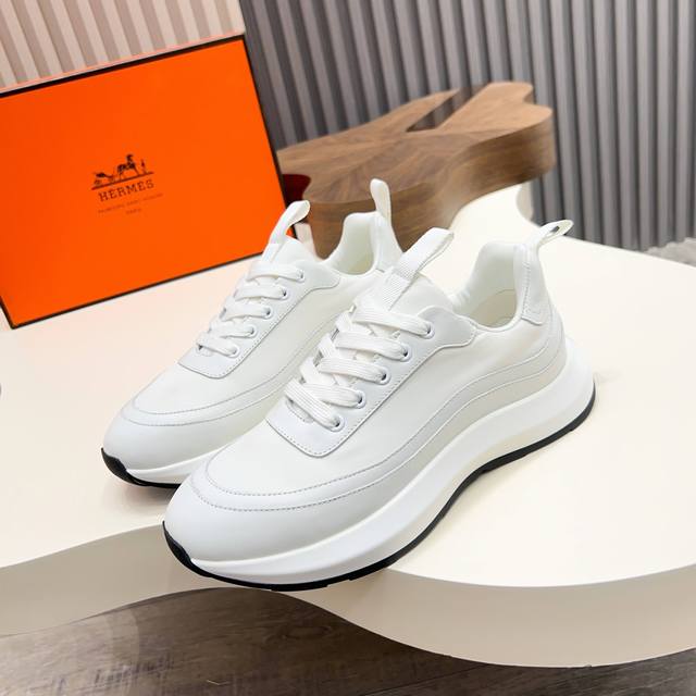Returned small size with box, Celine.Triomphe retro and versatile! Shiny calfski