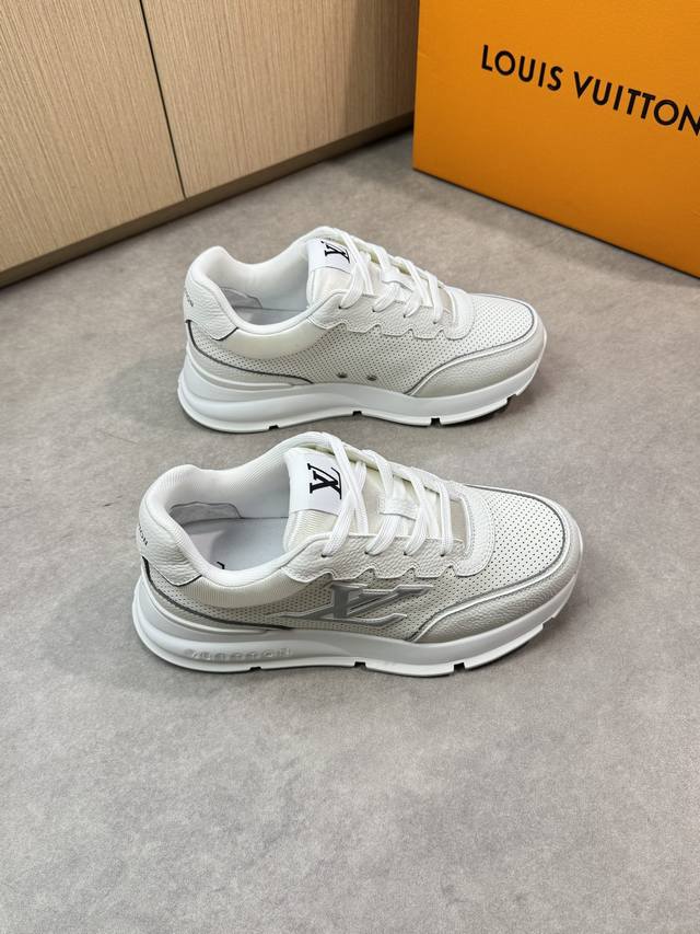 The same model is on sale at the Salvatore Ferragamo counter. You have to keep i