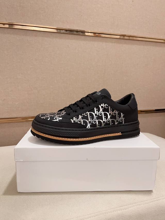 Versace - Top layer cowhide bottom, double-sided, perfect for displaying differe