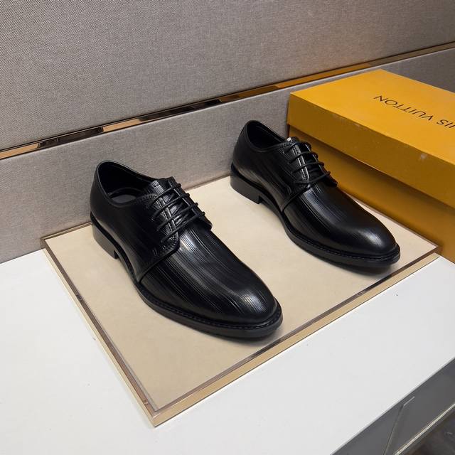 Original quality perforated Brand: Gucci G women's Color: black Buckle: gold Buc