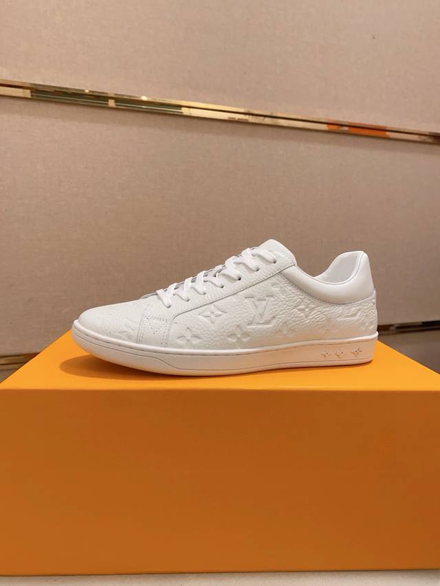 Lv Louis Vuitton boutique