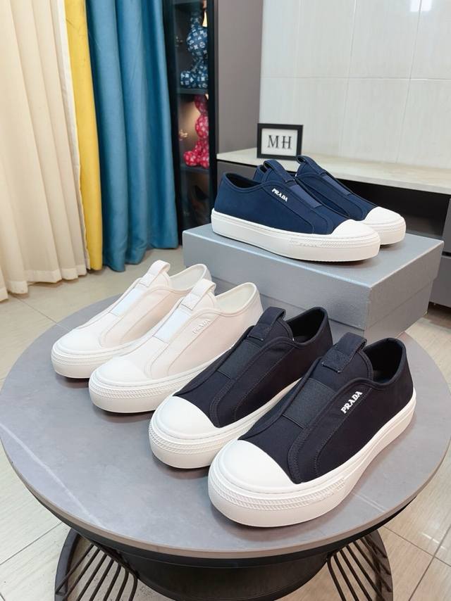 Givenchy original new product. The belt body is made of double-sided Italian imp