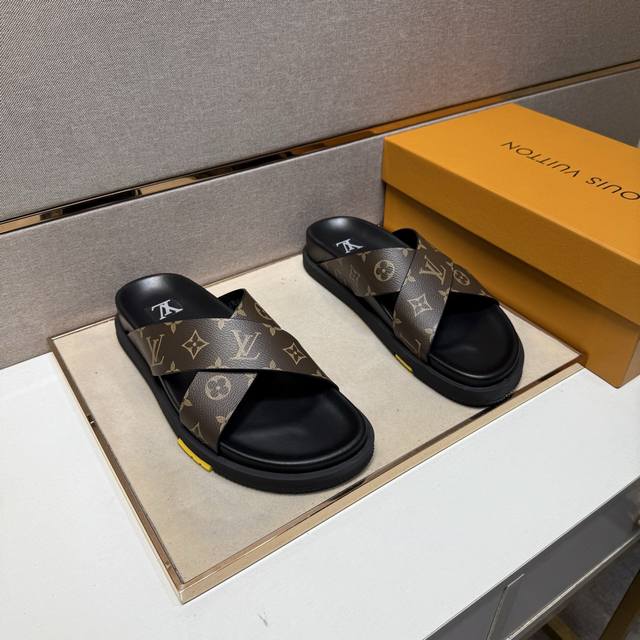 Ferragamo width 35mm, original hardware buckle, extremely beautiful design, the