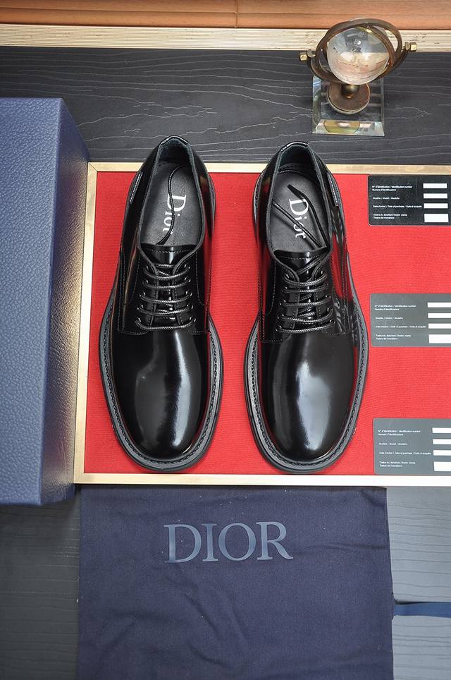 Prada's latest model has arrived, with calfskin lychee pattern, equipped with tw