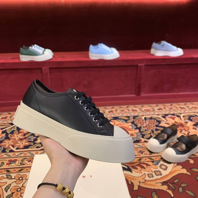 Ck The American brand is the world's largest high-end fashion holding company. I
