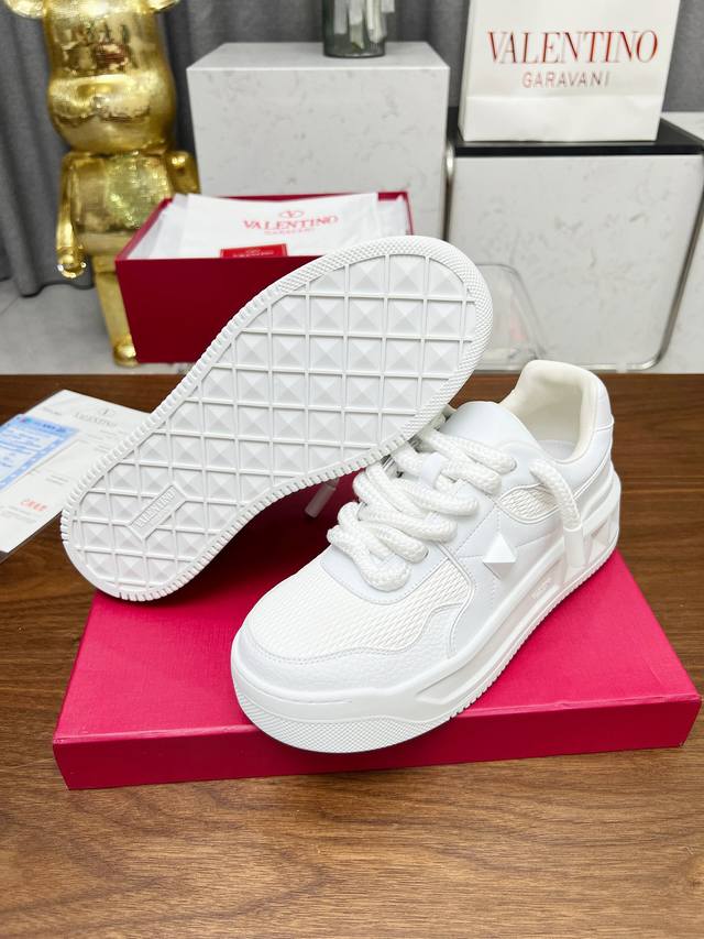 Gucci luxury brand with sand bottom 3.8cm high-end belt. The belt body adopts th