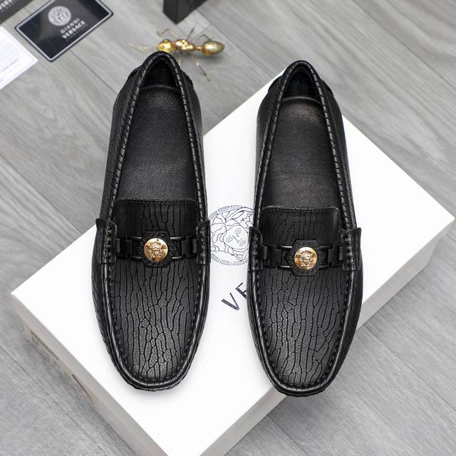 Price: Product Brand: Dsquard D2* Sandals Regular Size: 38-45 Can be customized