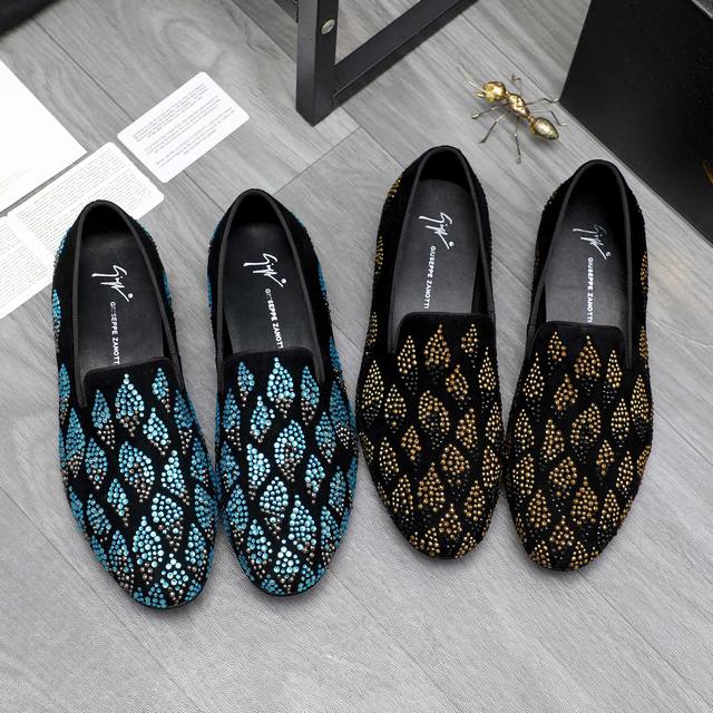 1723339FFF, genuine Versace men's casual loafers, the latest elements are popula