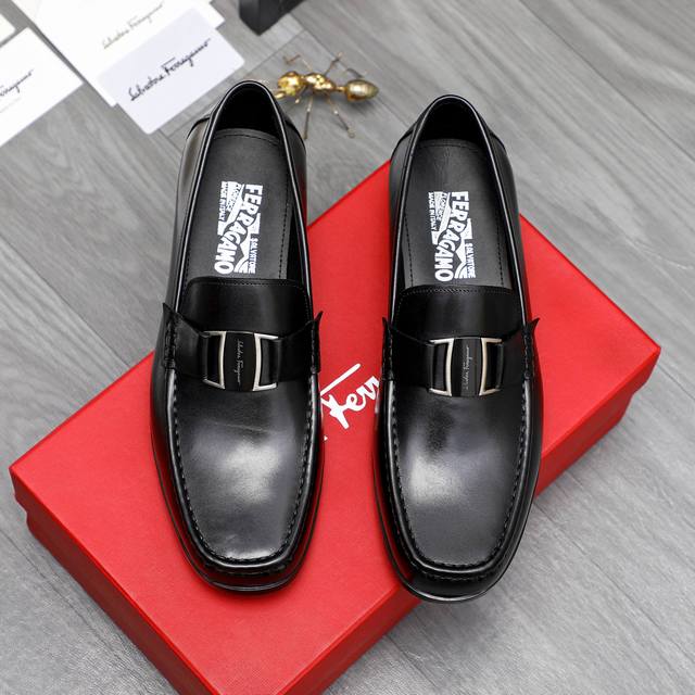 New model from Versace official flagship store, the upper is made of Italian imp