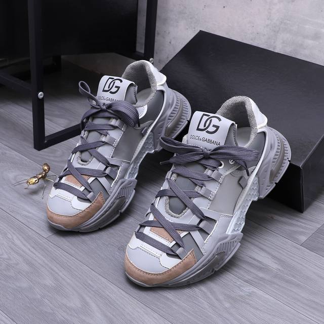 Product trademark: Ferragamo Salvatore Ferragamo casual leather shoes Regular si