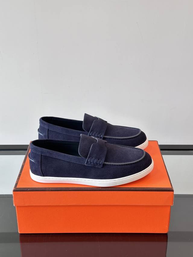 Giorgio Armani men's slip-on knitted loafers This Ga features a breathable flyin