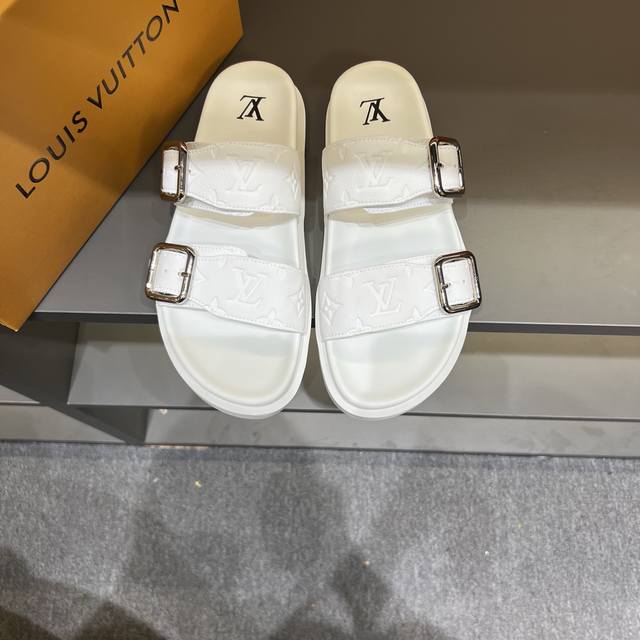 Zegna's new men's low-top casual sports shoes are shipped . This pair of men's s
