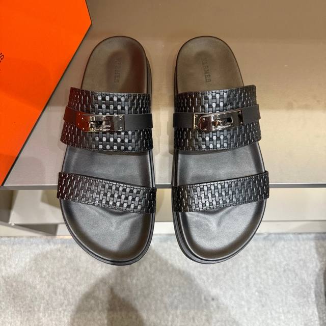 Product trademark: Versace casual leather shoes Regular size: 38-44 45.46.47 Cus