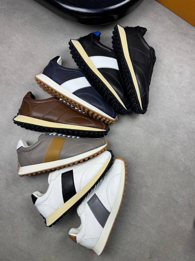 Prada men's leather casual sports shoes . Made in Dongguan! Made of imported sol