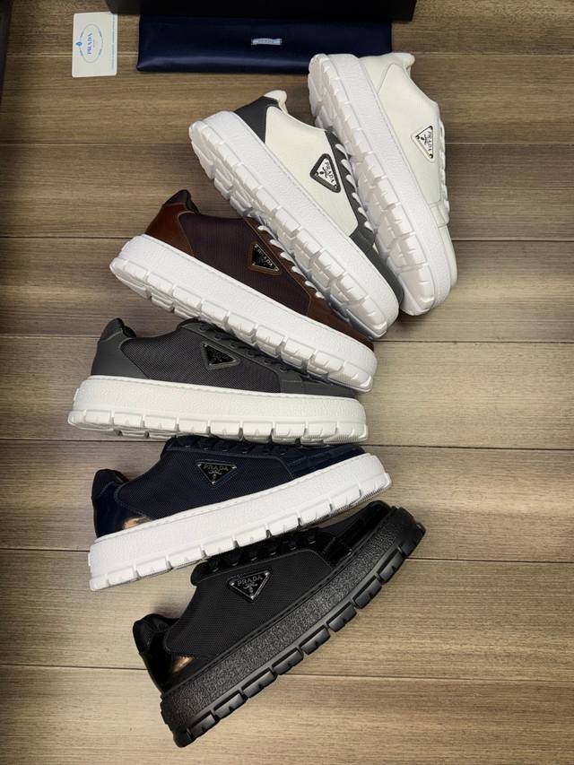 Product brand: Bally cross slippers Standard size: 38-45 Product material: Upper