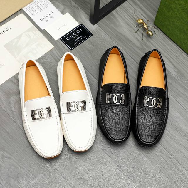 Moncler men's lace-up casual sneakers are comfortable and non-slip. They are mad