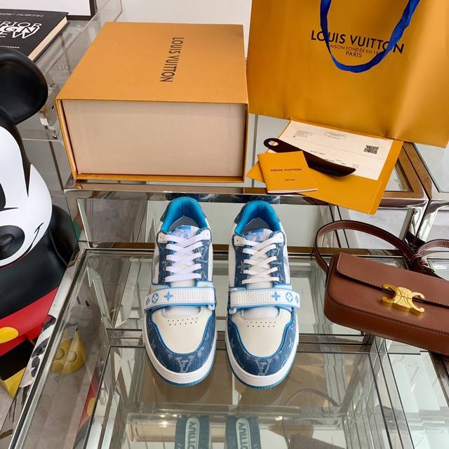 Original quality exclusive first release of Dior's unique modern style sneakers.