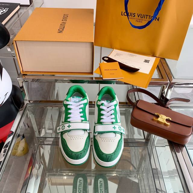 Louis Vuitton top purchasing agent for men 2025Hk counter simultaneous sale. Sol