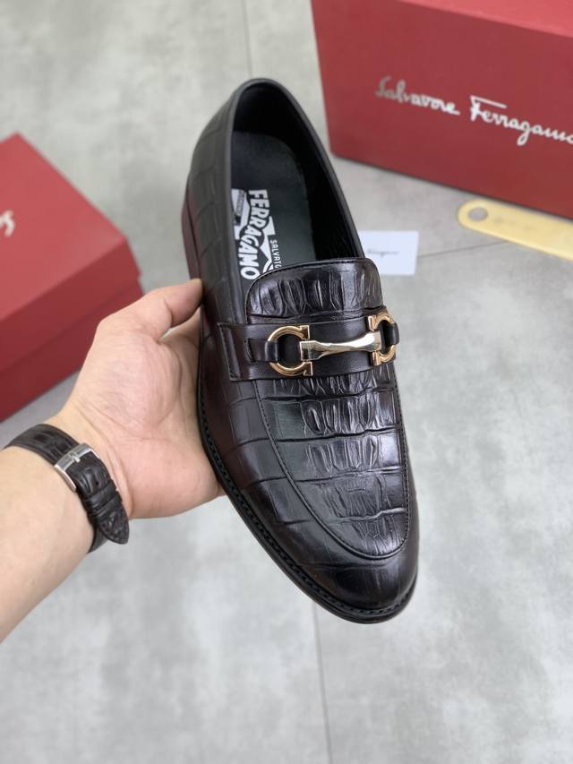 2025 new color Brunello Cucinelli is a world-class luxury brand from Italy. This