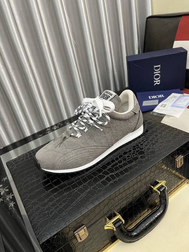 Factory P price yuan Balenciaga Paris family Internet celebrity round head rivet