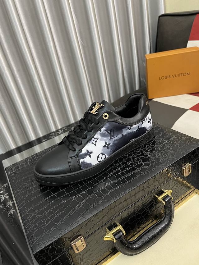 Classic plaid half-slippers. The real P customer is selling like crazy. There ar