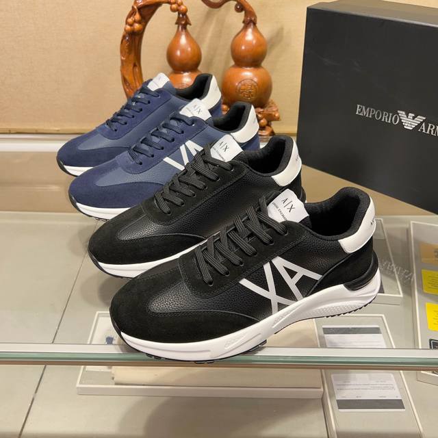 This year's latest casual shoes from Burberry are made of pure original leather,
