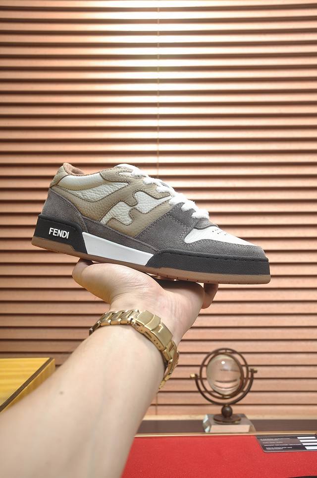 L Top-level street-style male shoes with genuine leather soles, sold simultaneou