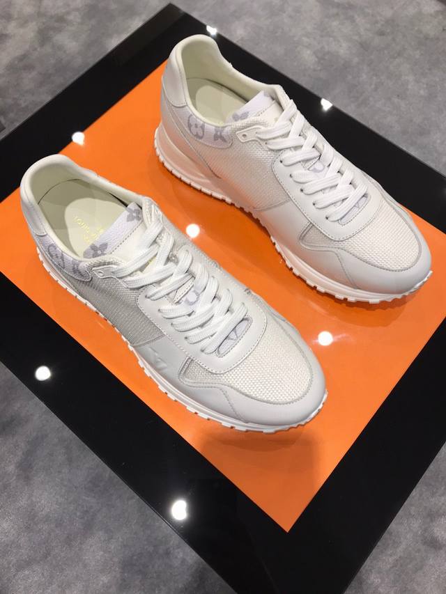 Prada 25 new thick-soled casual sneakers This sneaker continues the timeless sil