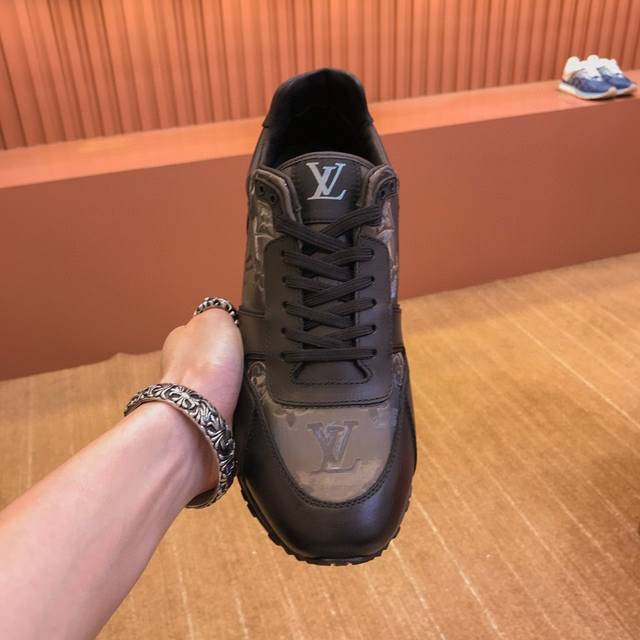 Boss Logo Printed Knitted Sneakers This pair of sneakers is made of leather and