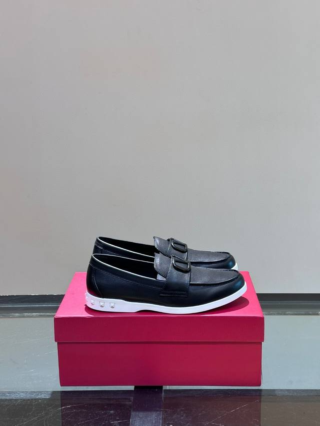 Brand Versace, official flagship store high-end moccasins, Versace is always the