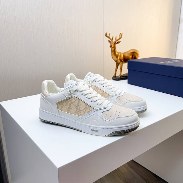 Brand Louis Vuitton, Lv focuses on high-end, official flagship store new men's m
