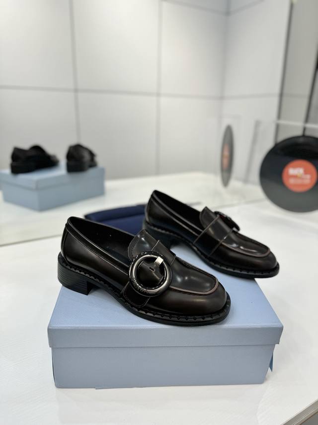 Factory P price women's clothing and women's shoes, sports original Chanel girls