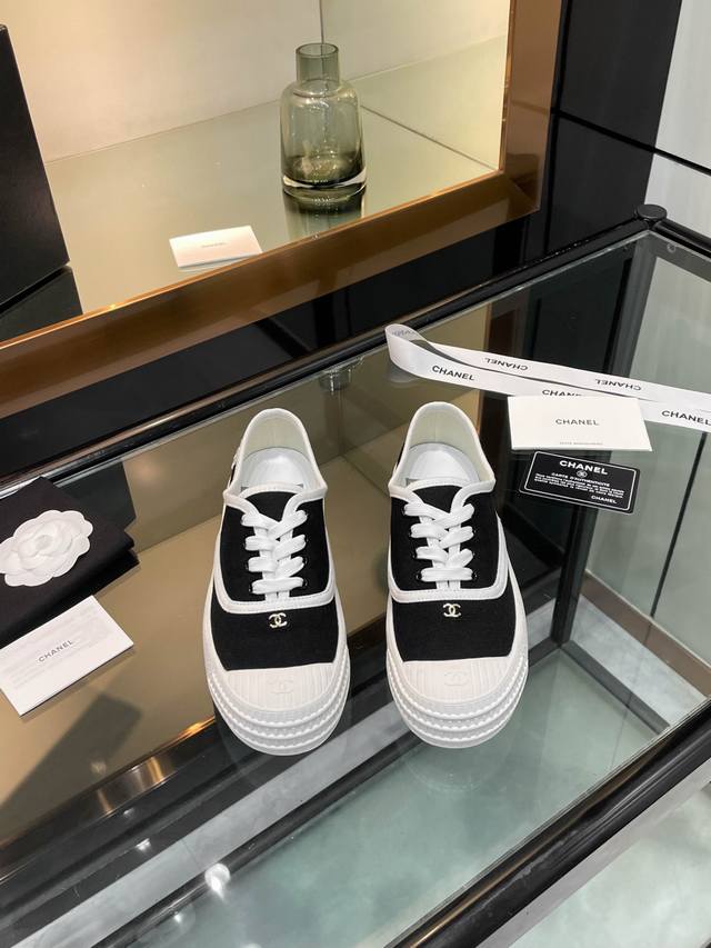 Product trademark: Ferragamo Salvatore Ferragamo casual leather shoes Regular si