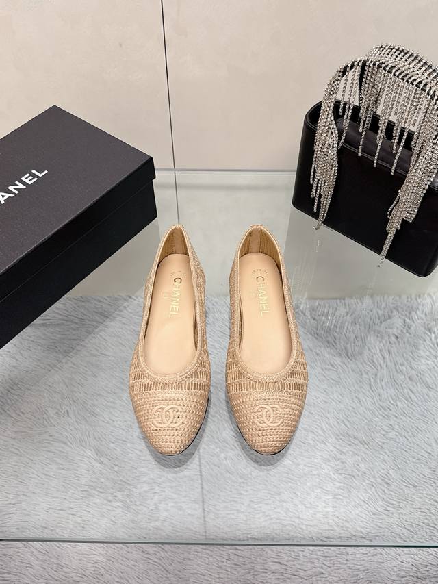 Pra** Pu*da Model No.: 2Ee395 -High-end quality original -Upper: Nappa calfskin.