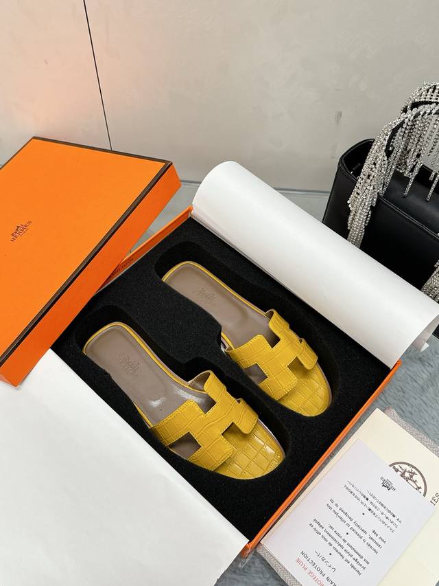 Factory P price Loewe 24S spring and summer new Ease bubble flip-flops beach san